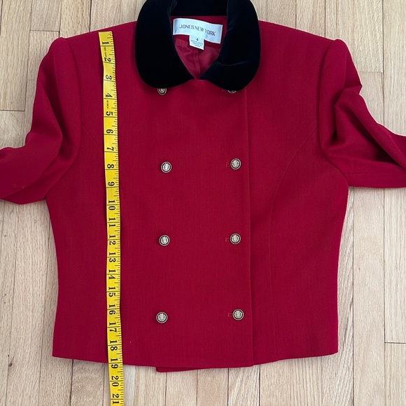 Vintage 80s 90s Jones New York red wool cropped blazer with velvet collar size 4 - Picture 7 of 11
